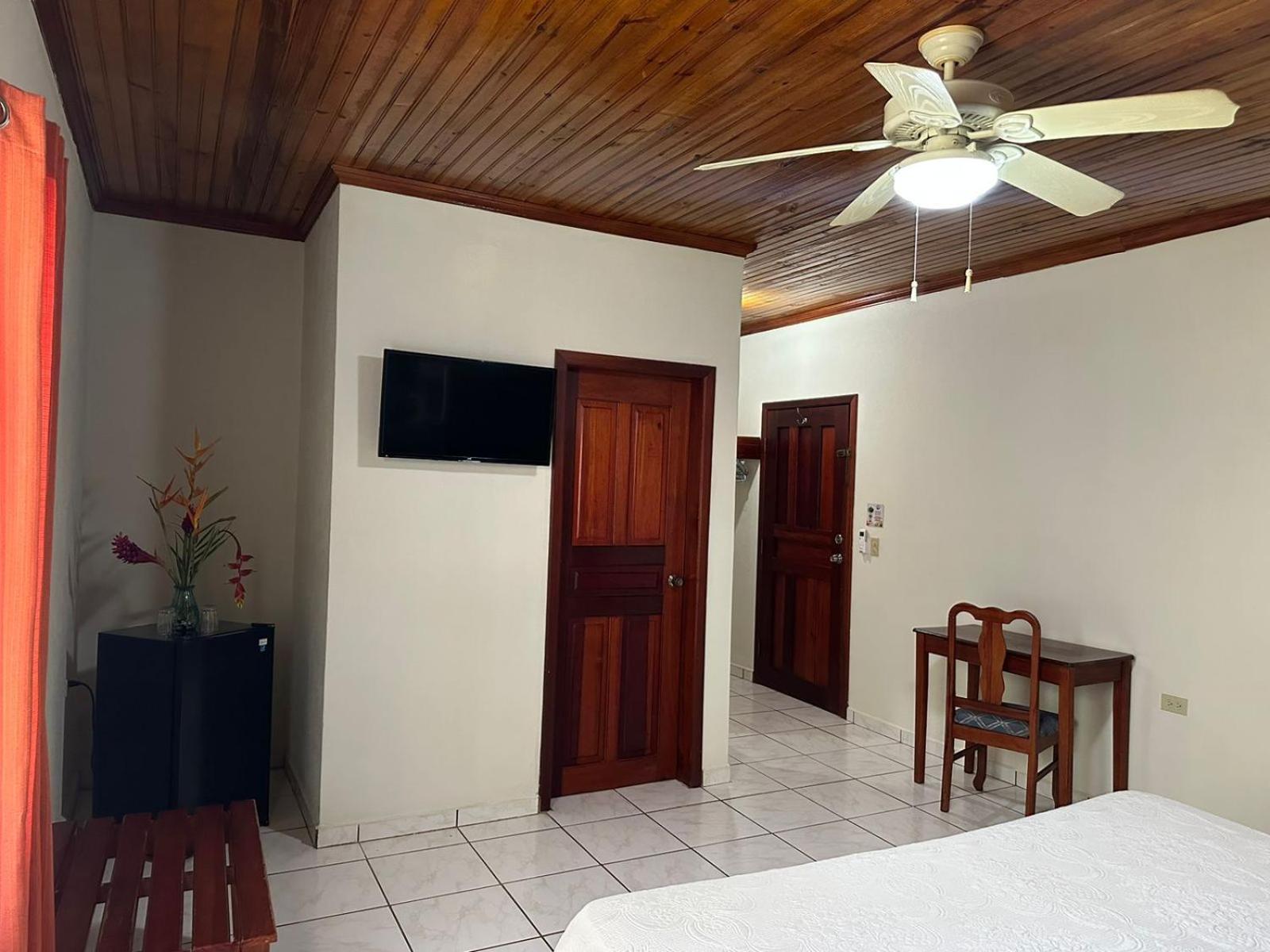 Seagrape Plantation Resort & Dive Center West End Ruang foto