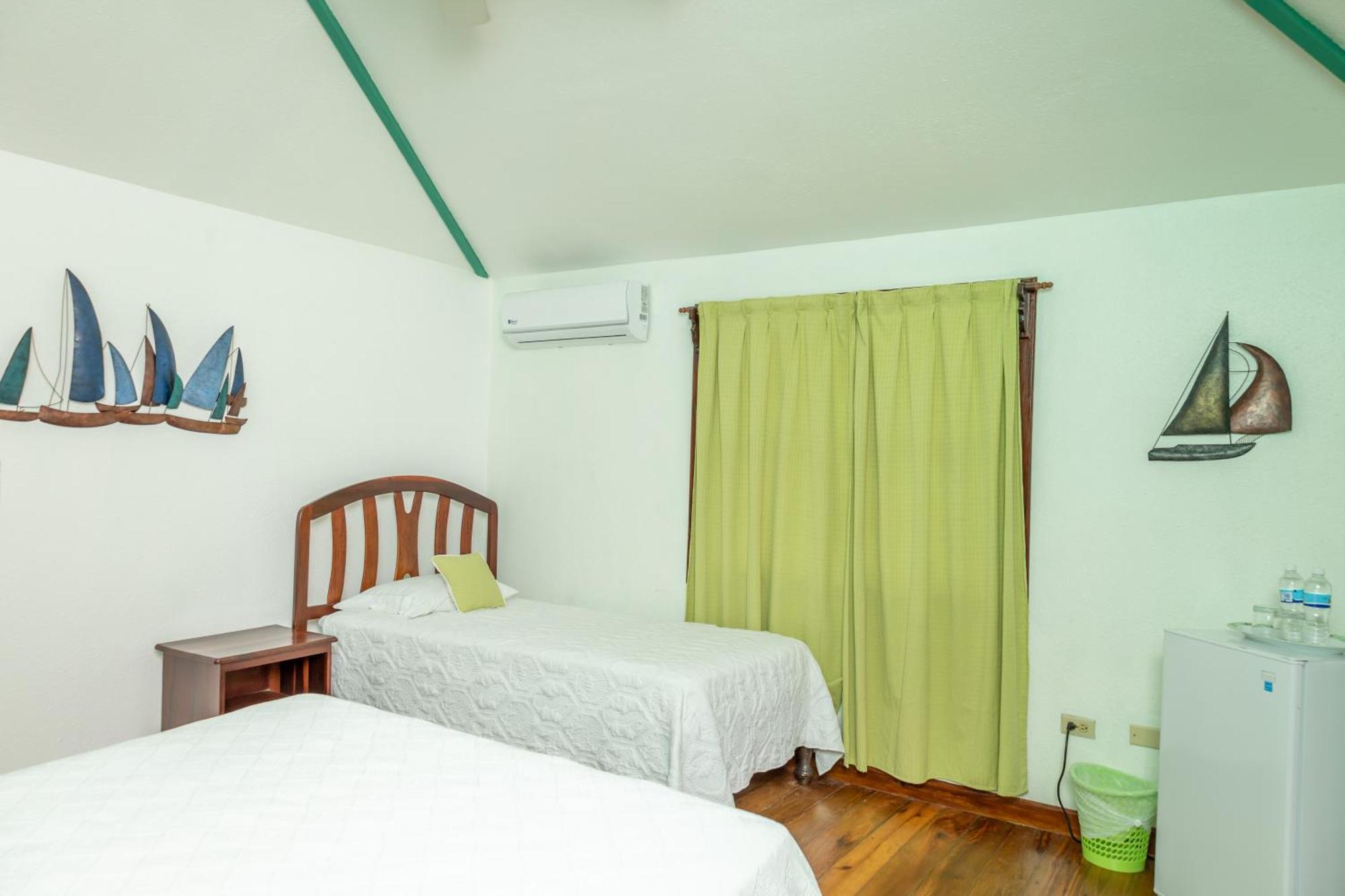 Seagrape Plantation Resort & Dive Center West End Ruang foto
